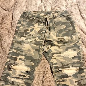 Camo drawstring pant size L